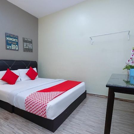 Oyo 89981 Nyamanya Hotel Kuantan Kültér fotó