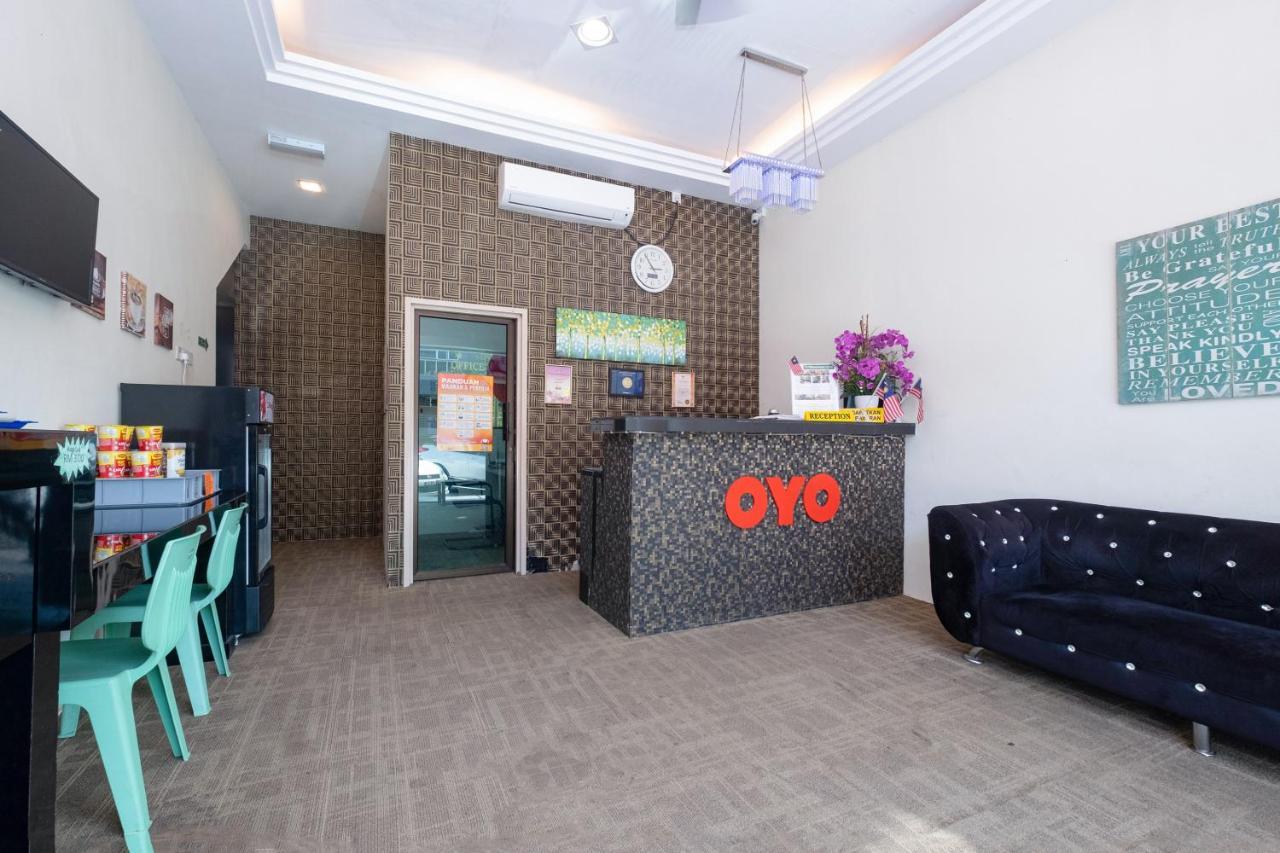 Oyo 89981 Nyamanya Hotel Kuantan Kültér fotó