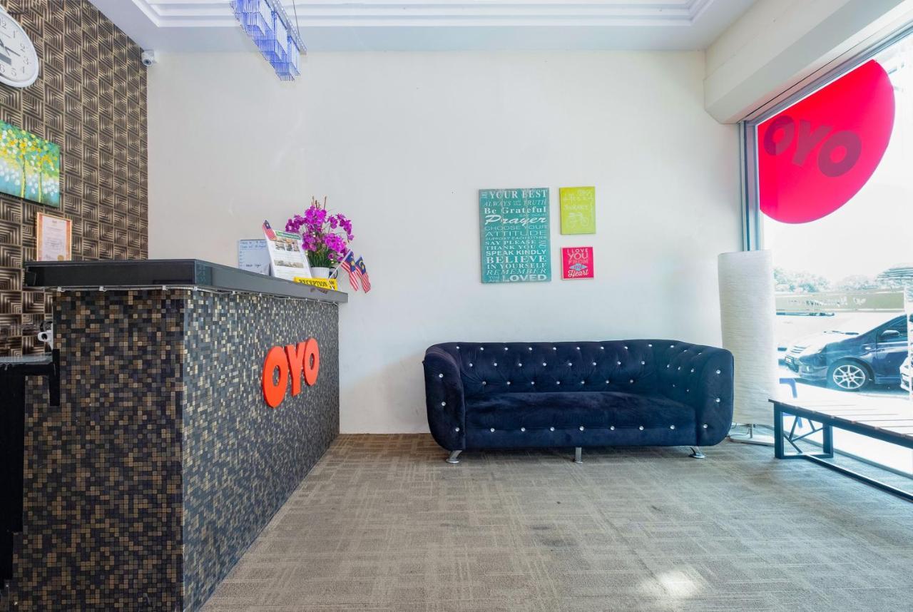 Oyo 89981 Nyamanya Hotel Kuantan Kültér fotó