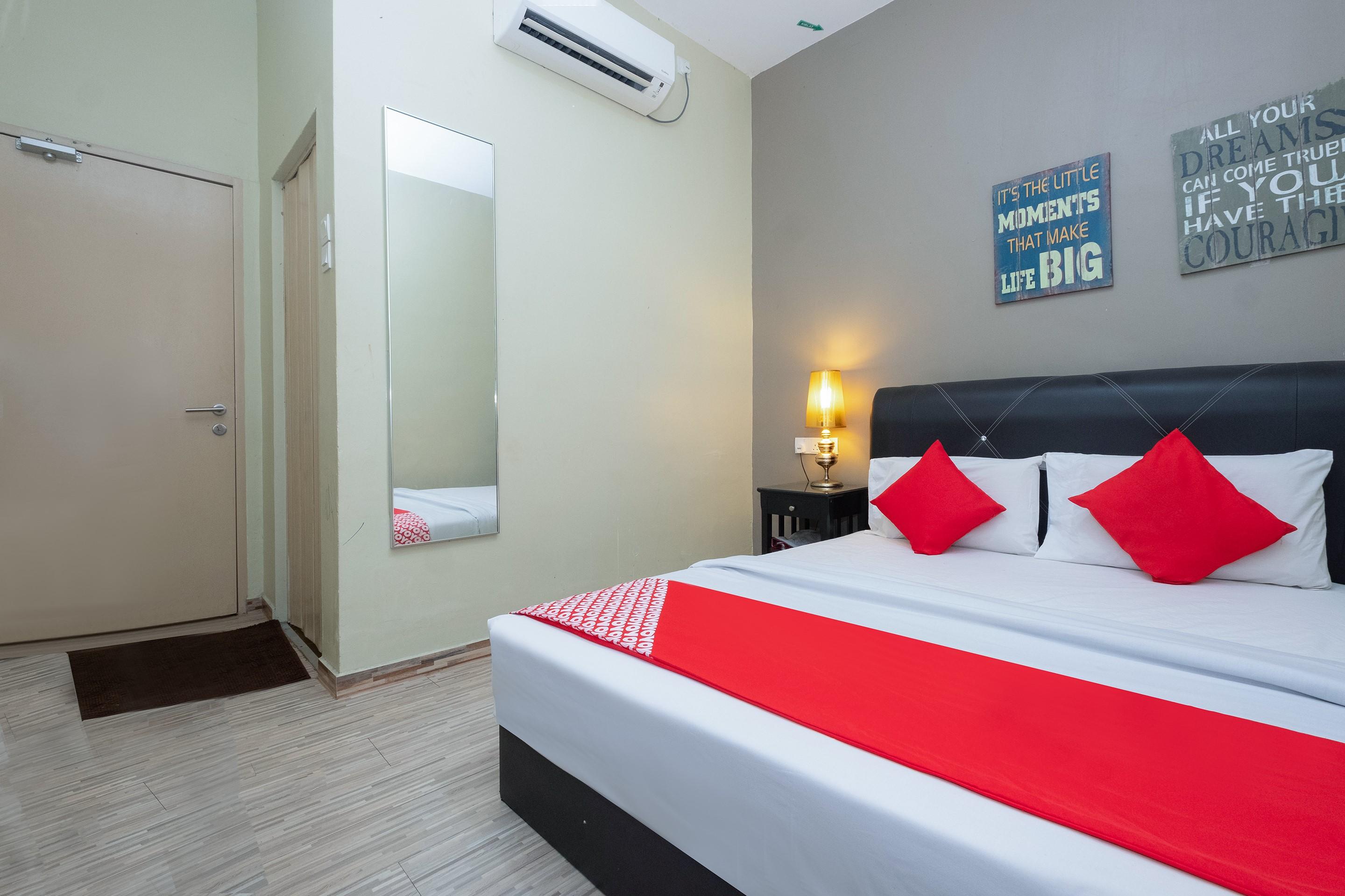 Oyo 89981 Nyamanya Hotel Kuantan Kültér fotó