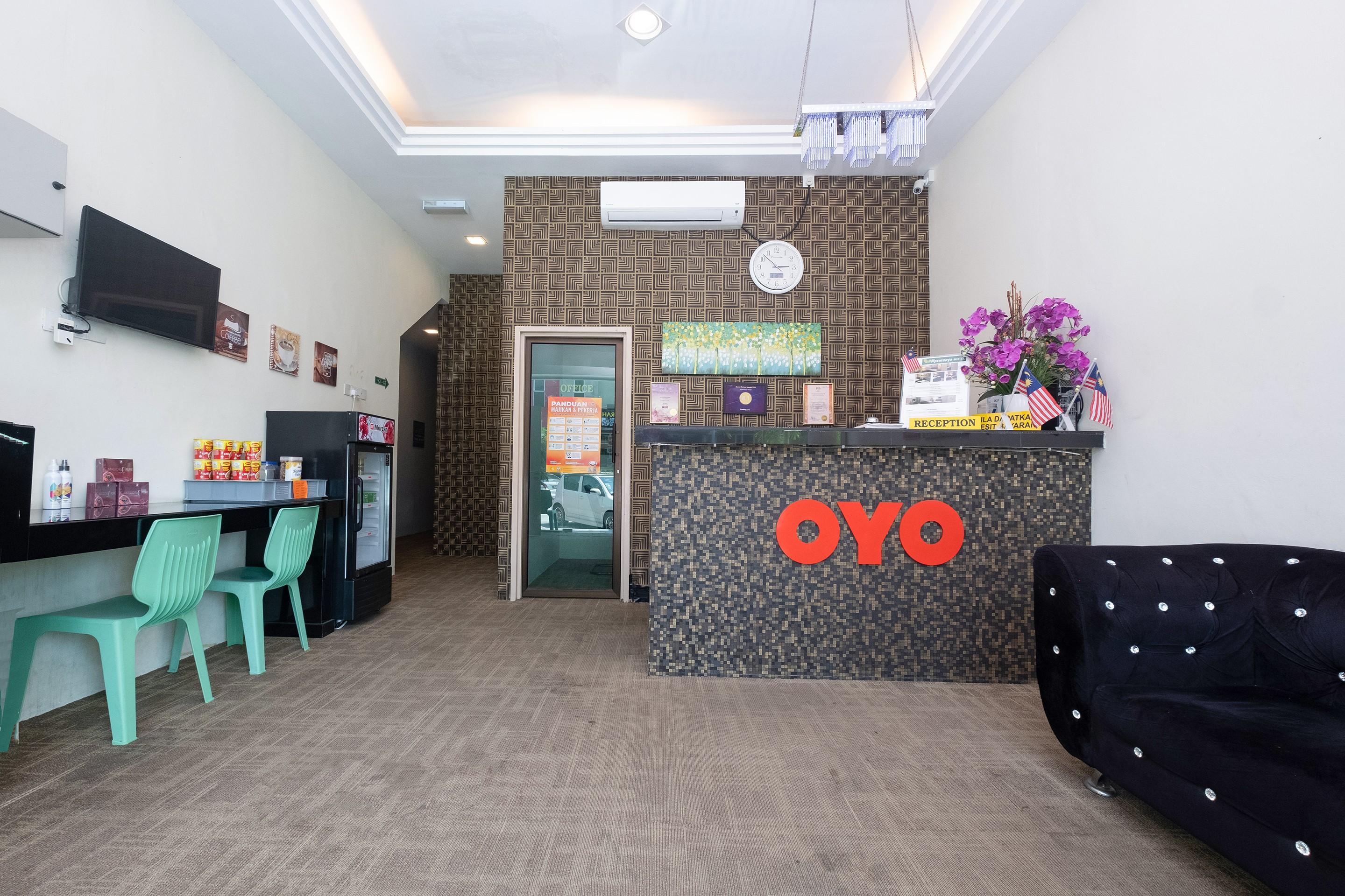 Oyo 89981 Nyamanya Hotel Kuantan Kültér fotó