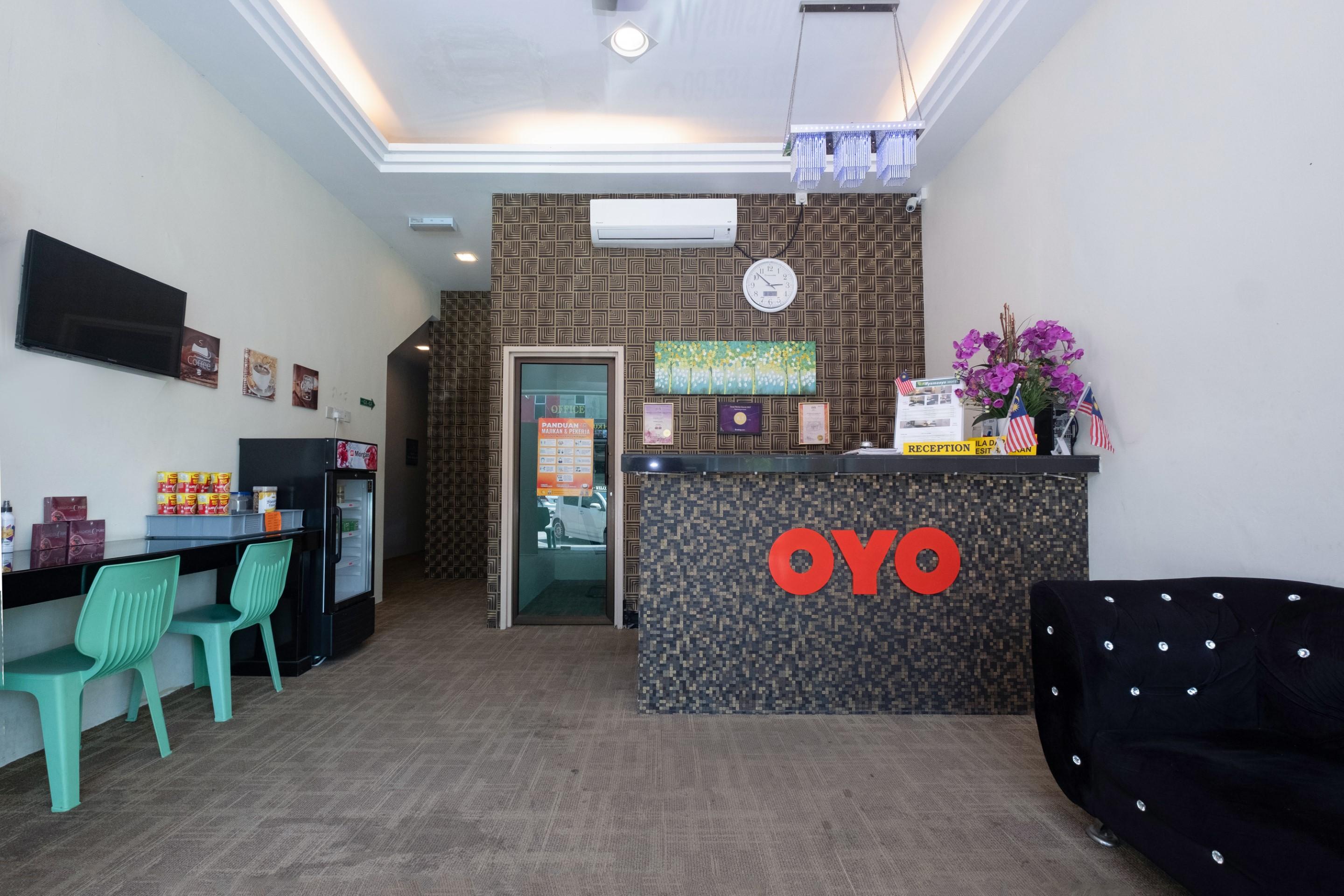 Oyo 89981 Nyamanya Hotel Kuantan Kültér fotó